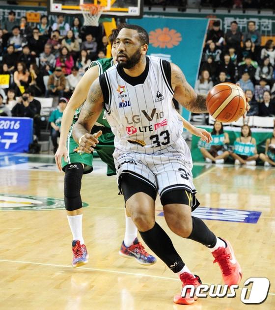 본문 이미지 - 창원 LG 트로이 길렌워터..2015.12.26/뉴스1 ⓒ News1 정진욱 기자