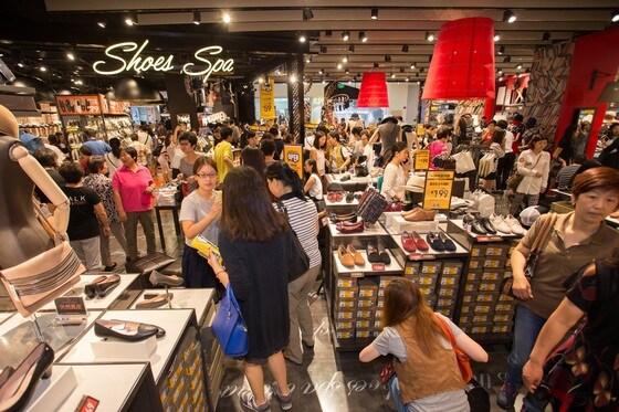 본문 이미지 - 이랜드 '슈펜' 중국 상하이 1호점. ⓒ News1