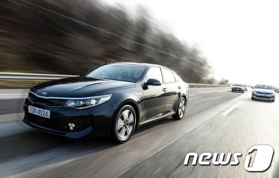 본문 이미지 - 기아자동차가 '신형 K5 하이브리드'를 3일 2824만원부터 시판한다고 밝혔다. ⓒ News1 