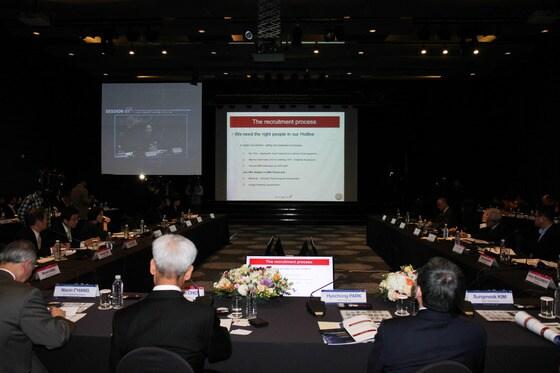 본문 이미지 - 방송통신심의위원회가 주관한  ‘스마트미디어 환경에 따른 아동음란물의 확산과 대응 방안’ 국제회의가 3일 서울 메이필드호텔에서 개최됐다. ⓒ 방송통신심의위 제공