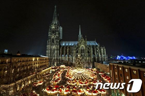 본문 이미지 - 올해 크리스마스 마켓 best 8로 선정된 맥주의 본고장 톡일 ‘쾰른'. 사진 출처/ 유럽최고여행지닷컴 ⓒ News1