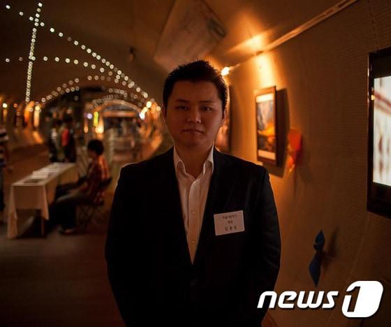 본문 이미지 - 현대자동차의 사회공헌활동 '기프트카 캠페인시즌3'의 주인공으로 선정된 파스텔글리프의 김종성 감독.ⓒ News1