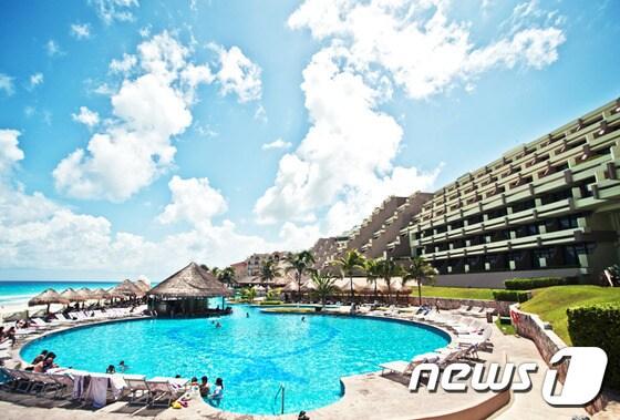 본문 이미지 - 칸쿤의 중심지에 자리 잡은 파라디수스 칸쿤은 호텔 존에 자리 잡고 있으며, 칸쿤 국제공항에서 15분 거리에 있다. 사진 제공/ 허니문리조트 ⓒ News1