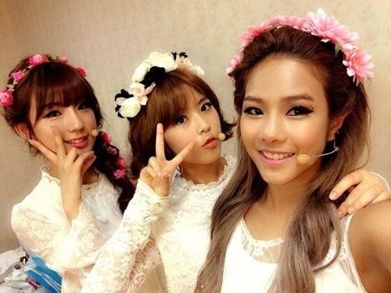 본문 이미지 - 걸그룹 타이니지(가운데가 도희)