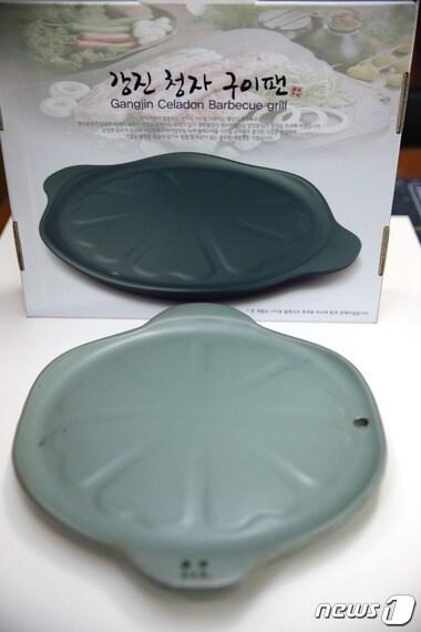 본문 이미지 - 강진 청자불판 모습.(강진군 제공).2015.2.12ⓒ News1