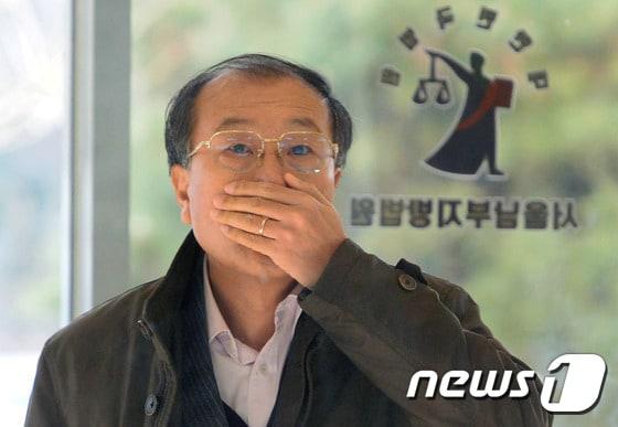 본문 이미지 - 김재철 전 MBC 사장이 지난 2월13일 오전 서울 양천구 신정동 서울남부지방법원에 출석하고 있다. =ⓒ News1 신웅수 기자