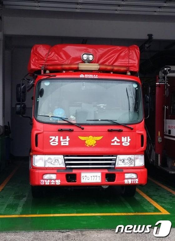 본문 이미지 - 구급장비를 적재한 소방펌프차.<경남도 제공>ⓒ News1