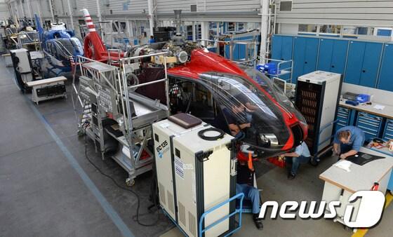 본문 이미지 - 독일 도나우베르츠에 위치한 에어버스 헬리콥터스(구 유로콥터스) 공장. ⓒ AFP=News1