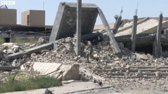 본문 이미지 - 사담 후세인 전 이라크 대통령의 묘가 이라크군, 이슬람국가(IS)의 교전으로 인해 파괴된 것으로 알려졌다. (출처=BBC) ⓒ 뉴스1