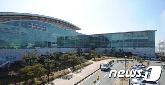 본문 이미지 - 김해국제공항 모습.ⓒ News1 이승배 기자