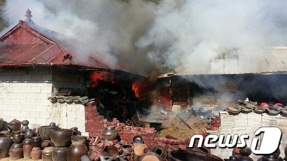 본문 이미지 - 2015년 3월 26일 오전 '훈민정음 해례본 상주본'을 갖고 있는 것으로 알려진 경북 상주시 배모(47)씨의 집에서 불이 났다.  2015.3.26/뉴스1