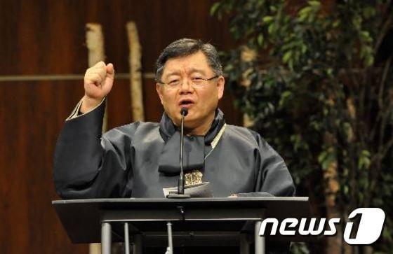 본문 이미지 - 캐나다 토론토 위치 한인교회인 큰빛교회의 임현수 담임목사.  (출처:큰빛교회 홈페이지.) ⓒ 뉴스1