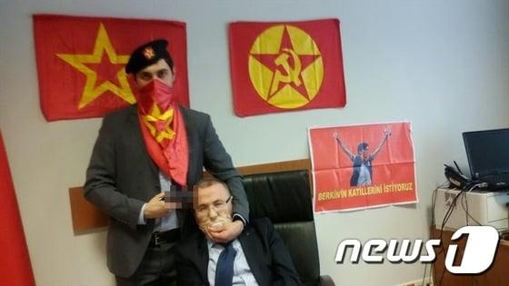 본문 이미지 - 지난주 발생한 터키 검사 인질극 ⓒ AFP=뉴스1 2015.03.31/뉴스1 ⓒ News1