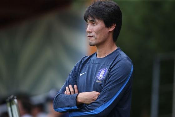 본문 이미지 - U-17 대표팀을 이끄는 최진철 감독. (대한축구협회 제공) ⓒ News1