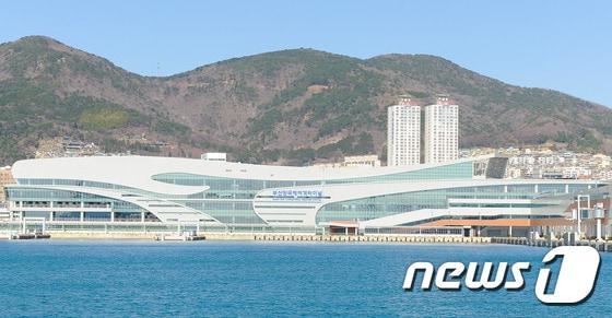 본문 이미지 - 부산항 국제여객터미널 전경. 뉴스1 DB ⓒ News1