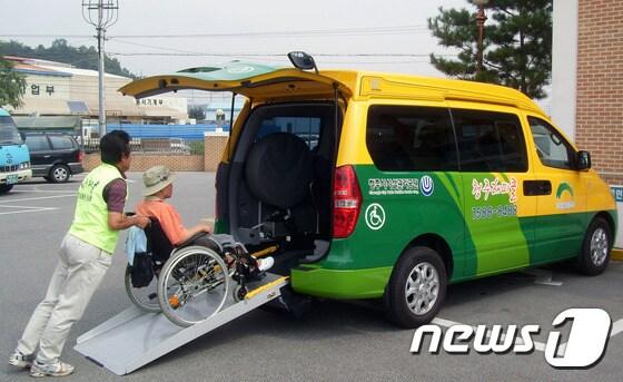 본문 이미지 - 청주시가 운영하는 교통약자 차량 '청주해피콜' ⓒ News1 DB