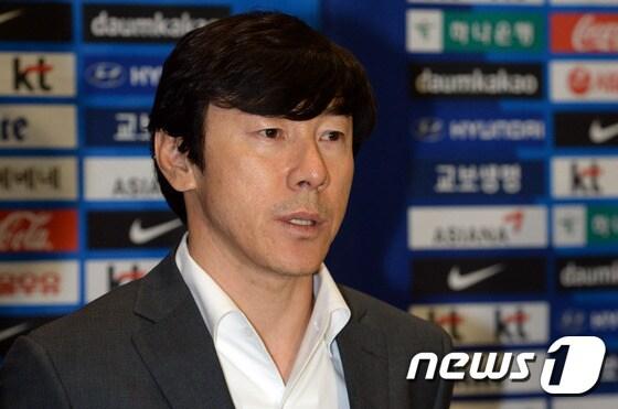 본문 이미지 - 신태용 감독이 이끄는 올림픽 대표팀이 오는 6월 프랑스 21세 이하(U-21) 대표팀과, 14일에는 튀니지에서 튀니지 22세 이하(U-22) 대표팀과 평가전을 치른다 ⓒ News1 신웅수 기자