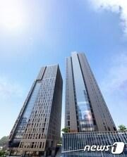 본문 이미지 - 서울 용산구 동자동에 오는 5월 1일 문을 여는 '포포인츠 바이 쉐라톤 서울 남산' 호텔 외관. 신세계조선호텔이 선보이는 첫 비즈니스 호텔이다. ⓒ News1