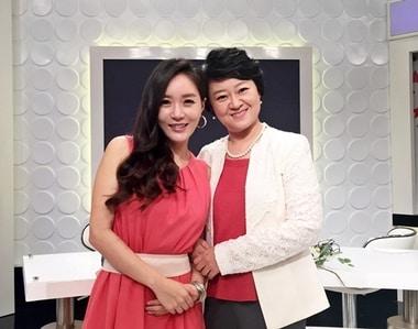 본문 이미지 - 닥터앤스타에 출연한 배우 이의정과 발머스 탈모치료한의원 문경숙 수석원장 ⓒ News1