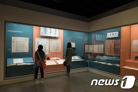 본문 이미지 - '풍산류씨 집안의 가족 이야기' 전시 모습 ⓒ News1