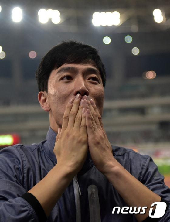 본문 이미지 - 중국의 육상스타인 류상이 지난 17일 중국 상해에서 은퇴를 선언했다. ⓒ AFP=News1