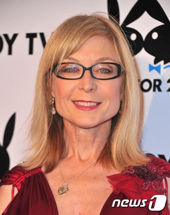 본문 이미지 - 미 포르노물에서 유력 대권후보 힐러리 클린턴 전 국무장관역을 단골로 맡고 있는 니나 하틀리. ⓒ AFP=뉴스1