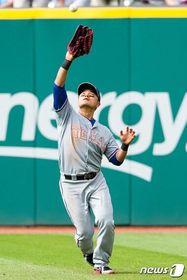 본문 이미지 - 텍사스 레인저스 추신수가 환상적인  수비로 팀의 5연승을 견인했다. ⓒ AFP=News1
