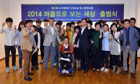 본문 이미지 - 사진교실 '2014 마음으로 보는 세상' 출범식.(상명대 제공)ⓒ News1