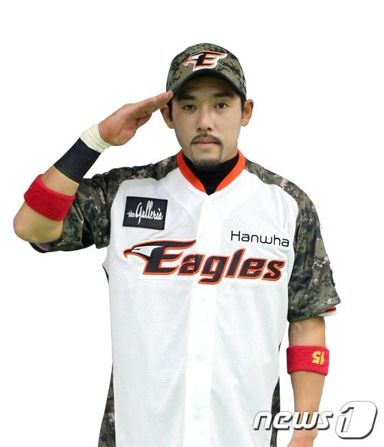 본문 이미지 - 밀리터리 유니폼을 착용한 한화 이글스 이용규. (한화 제공)ⓒ News1