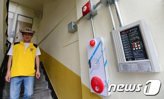 본문 이미지 - 노후 공동주택에 소방시설이 갖춰지지 않아 화재에 취약한 것으로 나타났다.(사진은 기사 내용과 무관함) /뉴스1