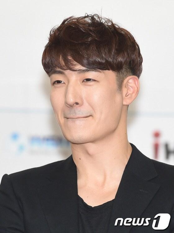 본문 이미지 - 그룹 god의 손호영과 SBS 스포츠 출신 황보미 아나운서의 열애설이 제기됐다. ⓒ News1