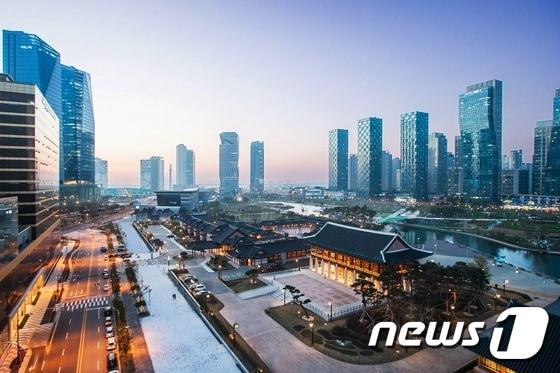 본문 이미지 - 인천 송도 한옥호텔 '경원재' 전경 / 뉴스1 