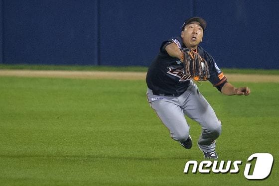 본문 이미지 - 한화 이글스가 29일 한국야구위원회(KBO)에 외야수 고동진의 웨이버 공시를 요청했다. ⓒ News1 유승관 기자