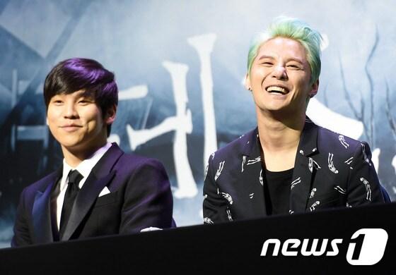 본문 이미지 -  뮤지컬 '데스노트'의 두 주연 홍광호(왼쪽)과 김준수. ⓒ News1 권현진 기자