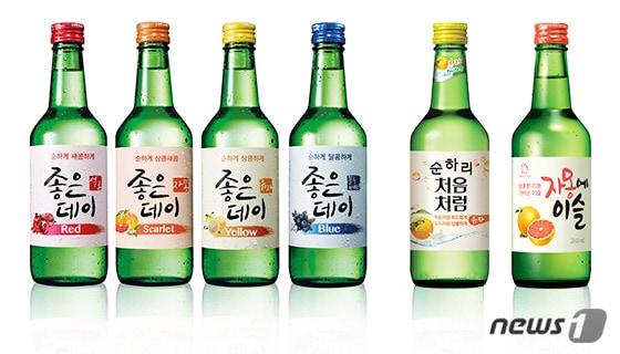 본문 이미지 - 국내 주류시장에서 과일 소주 경쟁이 뜨겁다. /사진제공 = 각 사 ⓒ News1