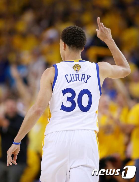 본문 이미지 - 골든스테이트의 스테판 커리(27). ⓒ AFP=News1