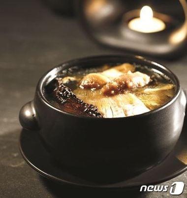 본문 이미지 - 더 플라자 호텔 중식당 &acute;도원&acute;이 선보이는 &acute;도원 특선 불도장&acute;ⓒ News1