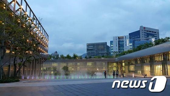 본문 이미지 - 국립아시아문화전당은 24일 문화가 있는 날을 맞이해 인문강연, 공연 관람, 전당 견학 등 다양한 프로그램을 실시한다. (문화체육관광부 제공)2015.6.18.ⓒ News1