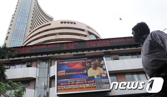 본문 이미지 - 인도 뭄바이의 봄베이증권거래소(BSE). ⓒ AFP=뉴스1