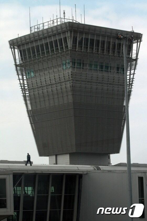 본문 이미지 - 바르샤바 쇼핑국제공항. ⓒAFP=뉴스1