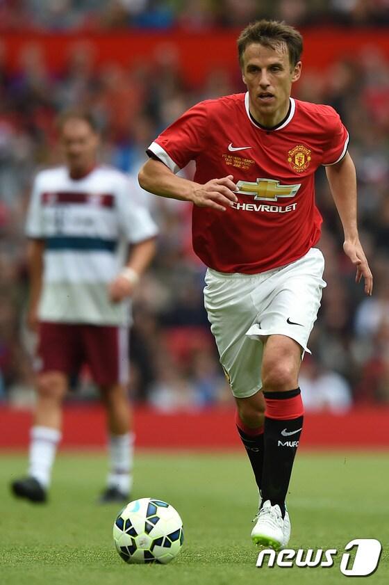 본문 이미지 - 발렌시아의 수석 코치로 부임한 필 네빌. ⓒ AFP=News1