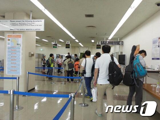 본문 이미지 - 일본 공항의 입국심사장(자료사진). ⓒ News1