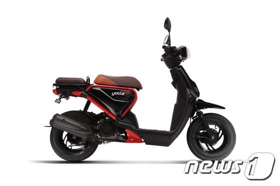 본문 이미지 - KR모터스가 스쿠터 신모델 요타8을 출시하며 국내 이륜차 시장 확대에 나선다. ⓒ News1