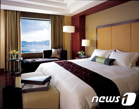 본문 이미지 - 롯데호텔월드 스위트 객실ⓒ News1