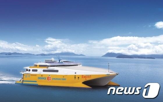 본문 이미지 - 장흥 노력항과 제주 성산포를 잇는 오렌지호.(장흥군 제공) 