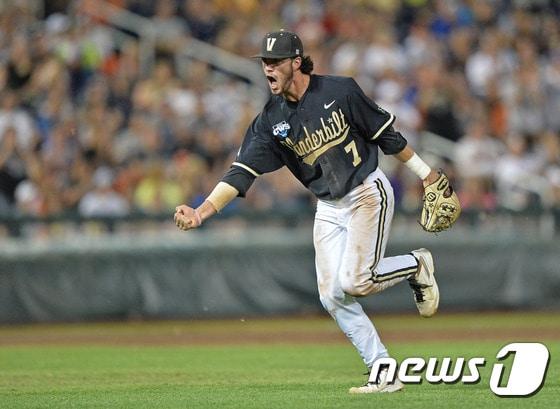 본문 이미지 - 2015 메이저리그 신인 드래프트에서 전체 1순위로 애리조나 다이아몬드백스에 지명된 댄스비 스완슨.ⓒ AFP=News1