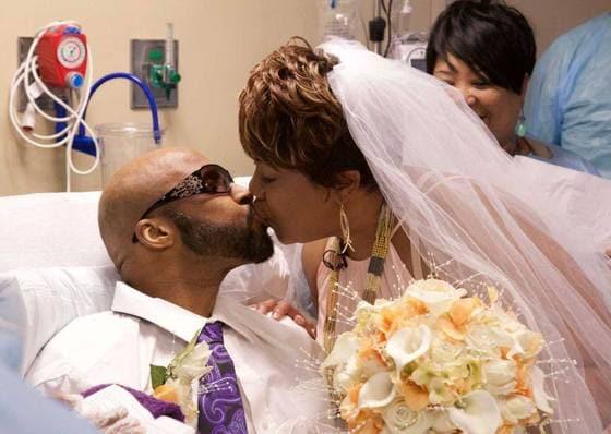 본문 이미지 - 비호지킨 림프종을 앓고 있는 케이스 보럼(왼쪽)과 그의 아내 니나 스콧. (&acute;좋은 사마리아인&acute; 의료센터) ⓒ News1