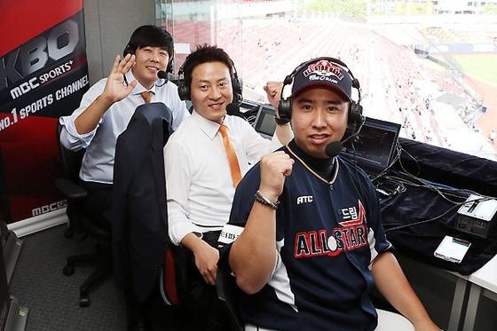 본문 이미지 - 두산 베어스 투수 유희관(29)이 18일 2015 KBO리그 올스타전 본 경기를 앞두고 전날 해설위원으로 데뷔한 소감을 밝혔다. (두산 베어스 제공) ⓒ News1