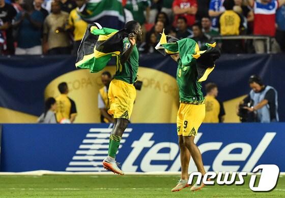 본문 이미지 - 자메이카가 23일(한국시간) 우승후보 미국을 꺾고 북중미 골드컵 결승에 진출하는 파란을 일으켰다. ⓒ AFP=News1