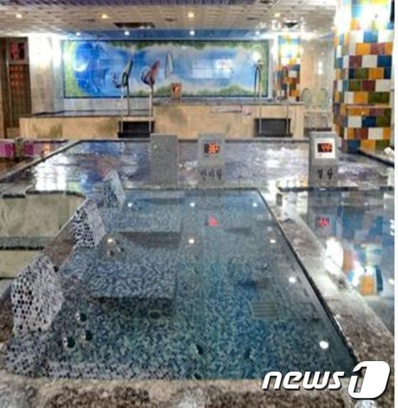 본문 이미지 - 마금산 원탕관광온천 욕탕 전경(경남도 제공2015.7.30/뉴스1)ⓒ News1